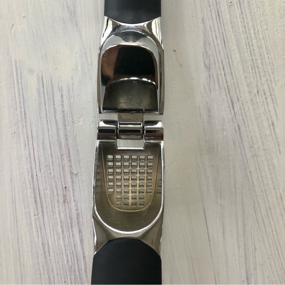 OXO GOOD GRIPS Professional HEAVY DUTY Garlic Press.  Die-cast Zinc & Silicone. - Picture 6 of 8